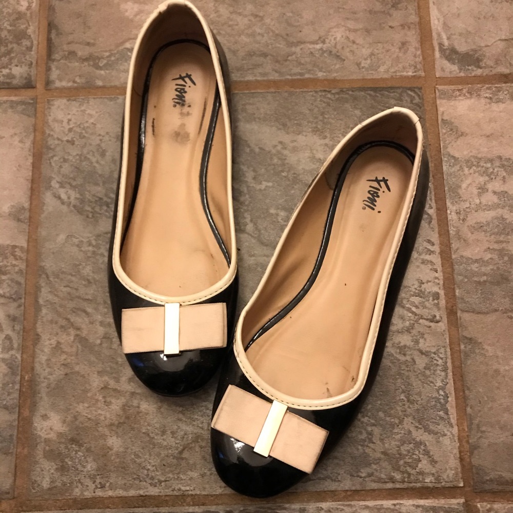 Fioni black and cream shoes